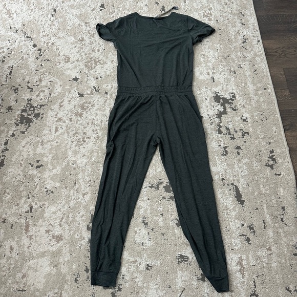 Vuori All Day Romper Size Medium - Charcoal Grey - Picture 4 of 5